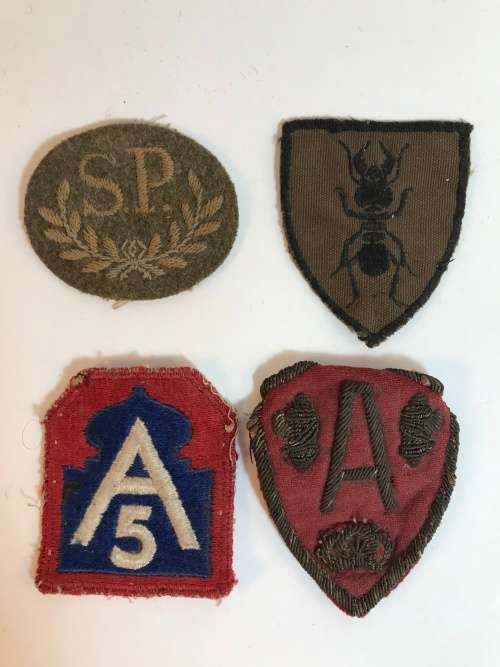 Mixed lot of badges