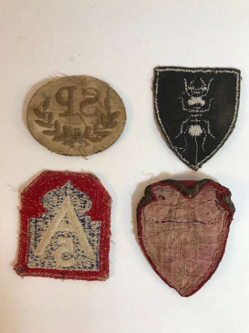 Mixed lot of badges