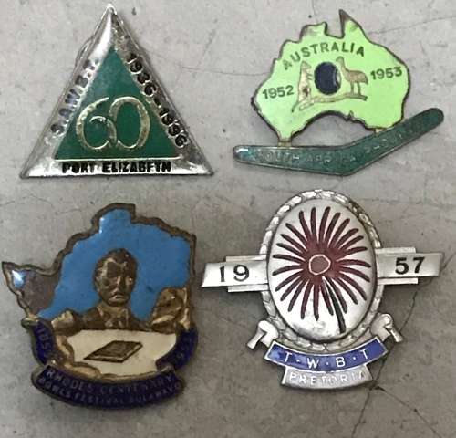4 Vintage Bowls Badges