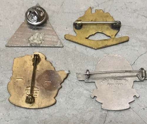 4 Vintage Bowls Badges
