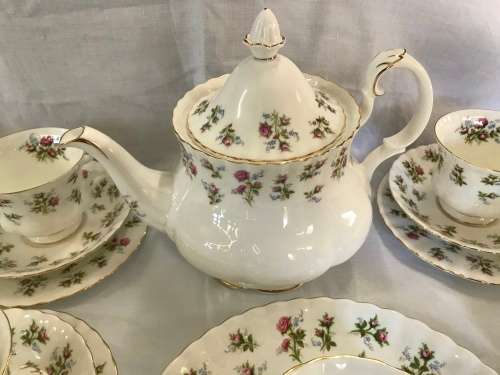ROYAL ALBERT WINSOME TEA SET