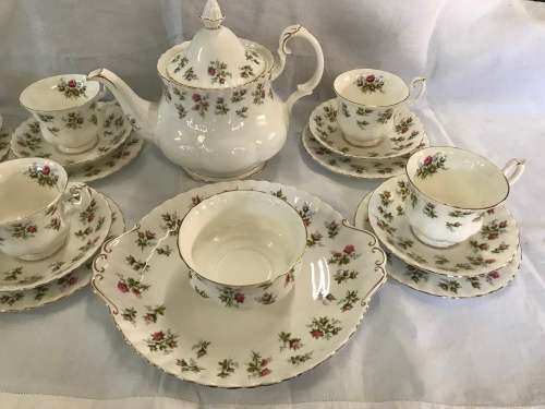 ROYAL ALBERT WINSOME TEA SET