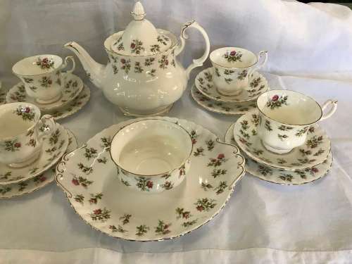 ROYAL ALBERT WINSOME TEA SET
