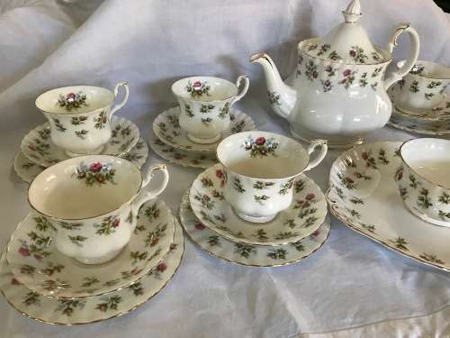 ROYAL ALBERT WINSOME TEA SET