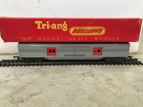 Tri-ang Railways R130 Baggage Car boxed