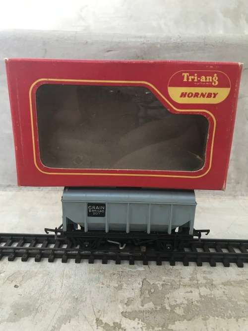 TRI-ANG Railways R215  BULK GRAIN WAGON