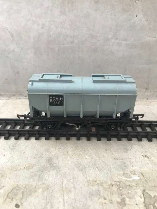 TRI-ANG Railways R215  BULK GRAIN WAGON