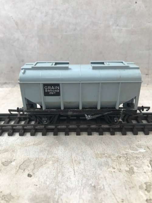 TRI-ANG Railways R215  BULK GRAIN WAGON