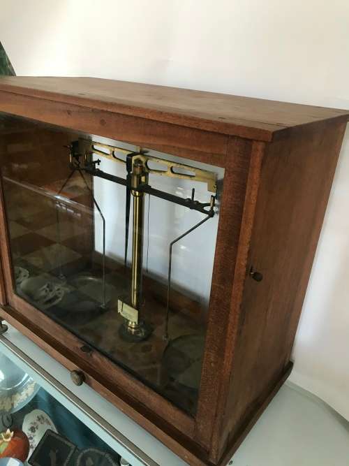 Vintage brass laboratory / pharmacist scale