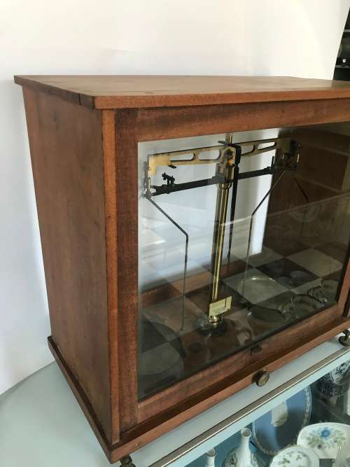 Vintage brass laboratory / pharmacist scale