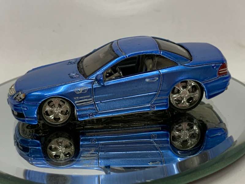 Maisto Playerz Luxury Diecast Collection 1:64 Blue Mercedes-Benz SL 55 AMG