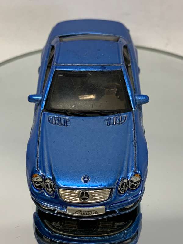 Maisto Playerz Luxury Diecast Collection 1:64 Blue Mercedes-Benz SL 55 AMG