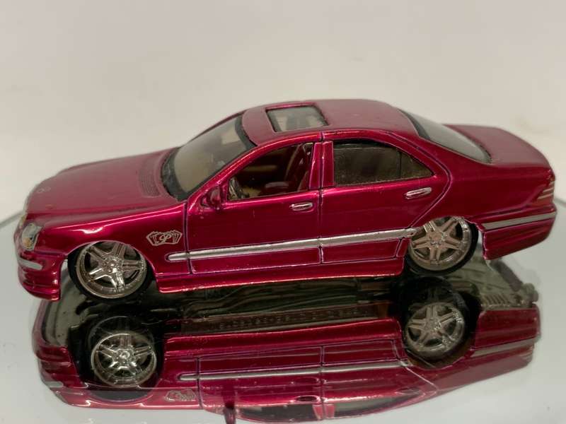 Maisto Playerz Diecast Model Car Mercedes Benz S Class 1/64 scale