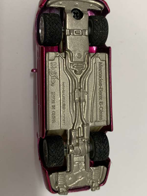 Maisto Playerz Diecast Model Car Mercedes Benz S Class 1/64 scale