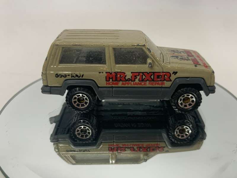 Matchbox Jeep Cherokee Mr. Fixer