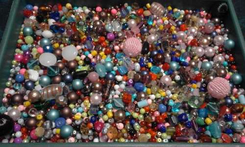 1700+Glass beads(1300 pearl&opaque)..(400+fancy beads,crystals)..pls see description