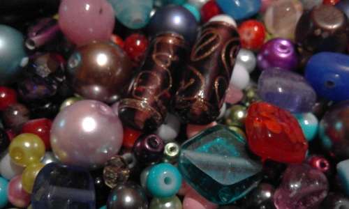 1700+Glass beads(1300 pearl&opaque)..(400+fancy beads,crystals)..pls see description
