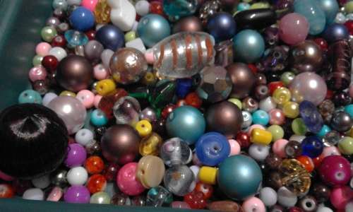 1700+Glass beads(1300 pearl&opaque)..(400+fancy beads,crystals)..pls see description