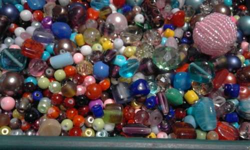 1700+Glass beads(1300 pearl&opaque)..(400+fancy beads,crystals)..pls see description