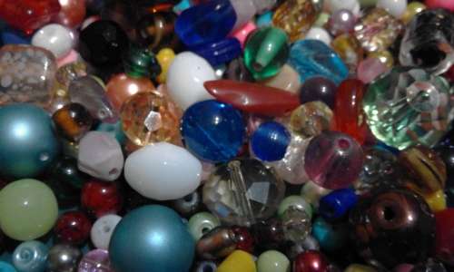 1700+Glass beads(1300 pearl&opaque)..(400+fancy beads,crystals)..pls see description