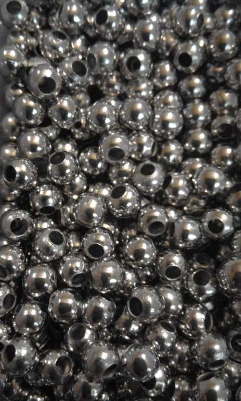 3500 glassbeads,100 metal beads,5@finding kits,satin cord,first bid r200..pls see photos