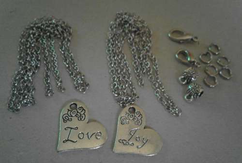 3500 glassbeads,100 metal beads,5@finding kits,satin cord,first bid r200..pls see photos