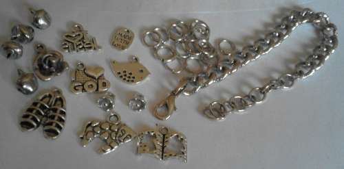 3500 glassbeads,100 metal beads,5@finding kits,satin cord,first bid r200..pls see photos