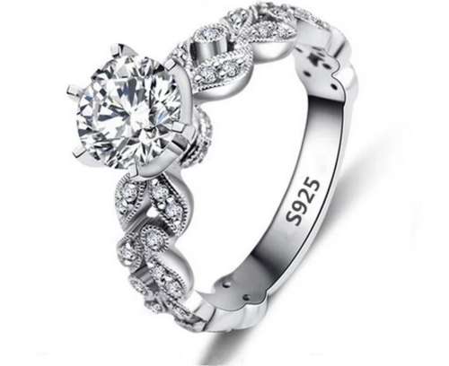 Stunning.. S925 cz engagement ring size 7