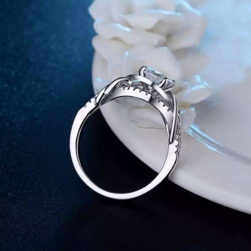 Awesome s925 engagement ring size size 8 available