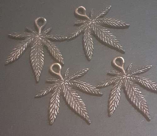 Antique copper ganga leaf pendant 35x30mm