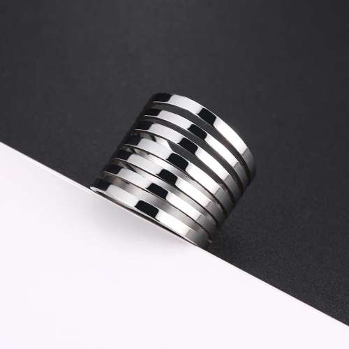 stunning solid titanium broad ring..never fade size 7,8