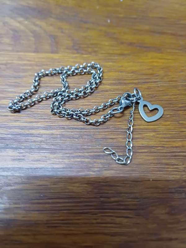 3mm titanium anklet with heart