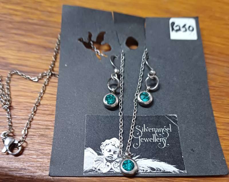 Titanium necklace and earring set with turkoois   cz