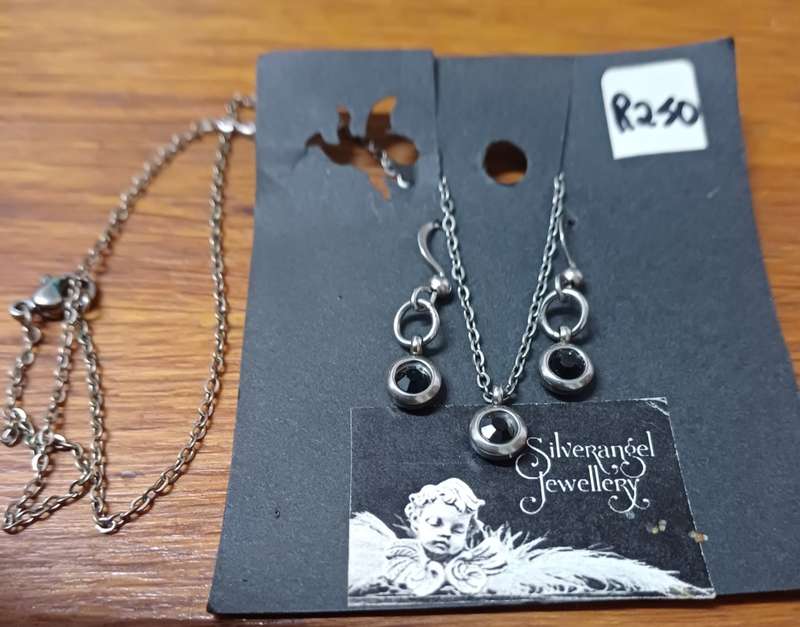 Titanium necklace and earring set with onyx cz