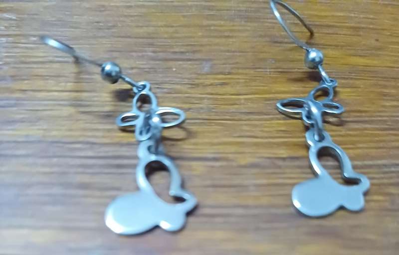 Titanium dangle earrings per pair