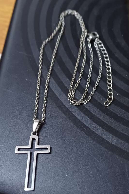 Stainless steel Cross necklace..High quality won't fade or tarnish
