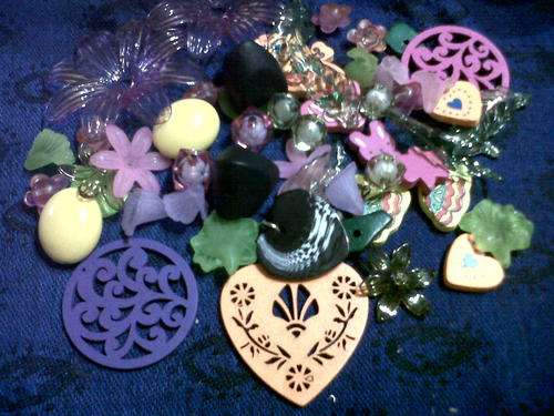 !! AWESOME  ACRYLIC and WOOD BEAD MIX(BID PER PACKET)