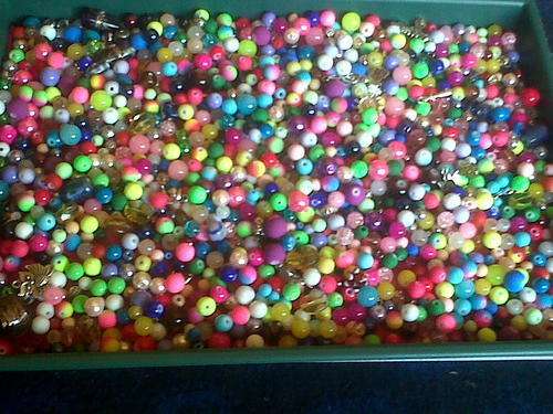 1000 glassbeads !!(free charms included in mix)
