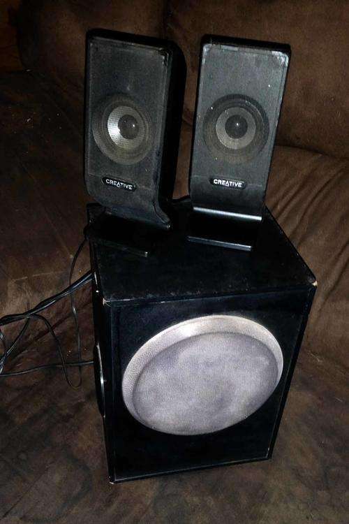 CREATIVE COMPUTER SPEAKERS WITH SUBWOOVER