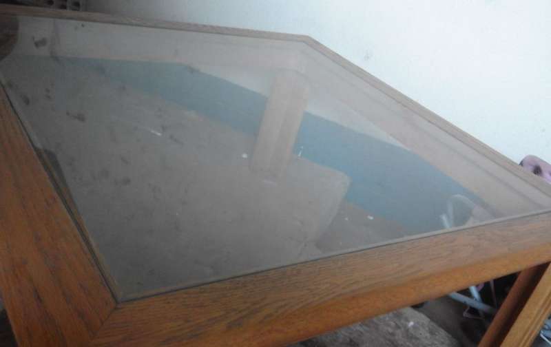 STUNNING GLASS COFFEE TABLE!!!!!!!!!