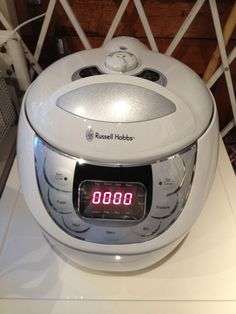 RUSSEL HOBBS ELECTRIC PRESSURE COOKER!!!!!!!!!!