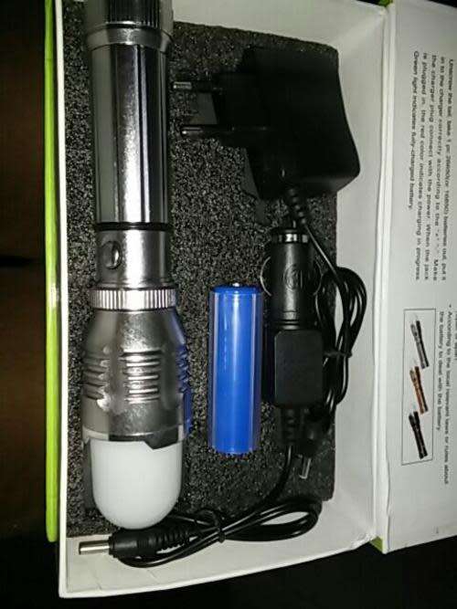 LED RECHARGEABLE FLASHLIGHT