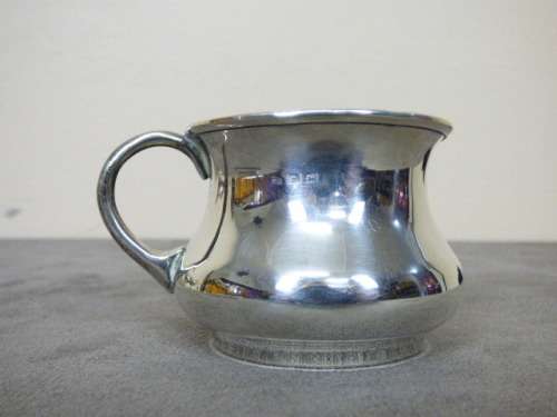 A GORGEOUS ANTIQUE (1914) HALLMARKED STERLING SILVER CUP. TOTAL WEIGHT 78.88 GRAMS.