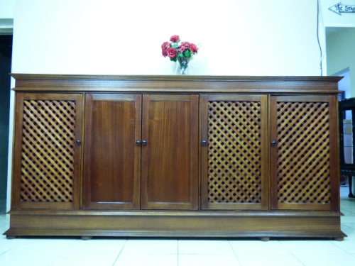 A MAGNIFICENT TV, DRINKS/ALL PURPOSE CABINET w SPECTACULAR LATTICE DOORS & LOADS OF SPACE. SUPERB!!