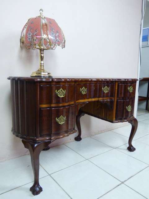 A BEAUTIFUL IMBUIA BALL & CLAW KIDNEY SHAPE SIDE SERVER WITH 5 DRAWERS ON BEAUTIFUL CABRIOLE LEGS!!
