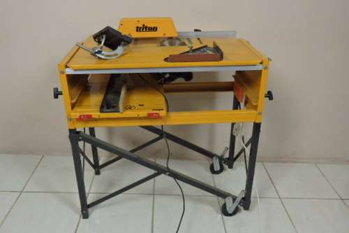 A FANTASTIC AND VERY PRACTICAL "TRITON" MK3 SERIES WORK CENTRE WITH A BUILT IN WORKING CIRCULAR SAW