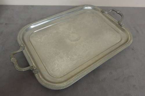 A STUNNING "DOUBLE HANDLED" SILVER PLATED SERVING TRAY WITH ORNATE ENGRAVED DETAILING