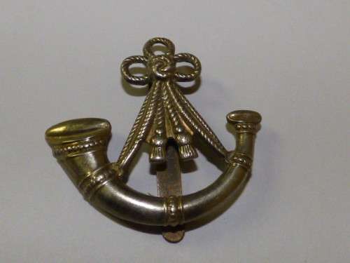 A NOTTINGHAMSHIRE YEOMANRY SHERWOOD RANGERS CAP BADGE.
