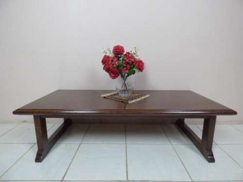 A BEAUTIFUL SOLID IMBUIA LONG CENTRE COFFEE TABLE. LOVELY IN ANY LIVING ROOM IN YOUR HOME!!