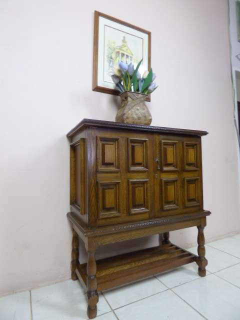 WOW! AN EXTRAORDINARY TEAK DRINKS CABINET. REMARKABLE WORKMANSHIP, STUNNING FURNITURE!!!!